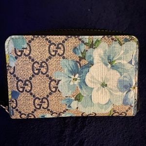 Authentic Gucci Bloom wallet